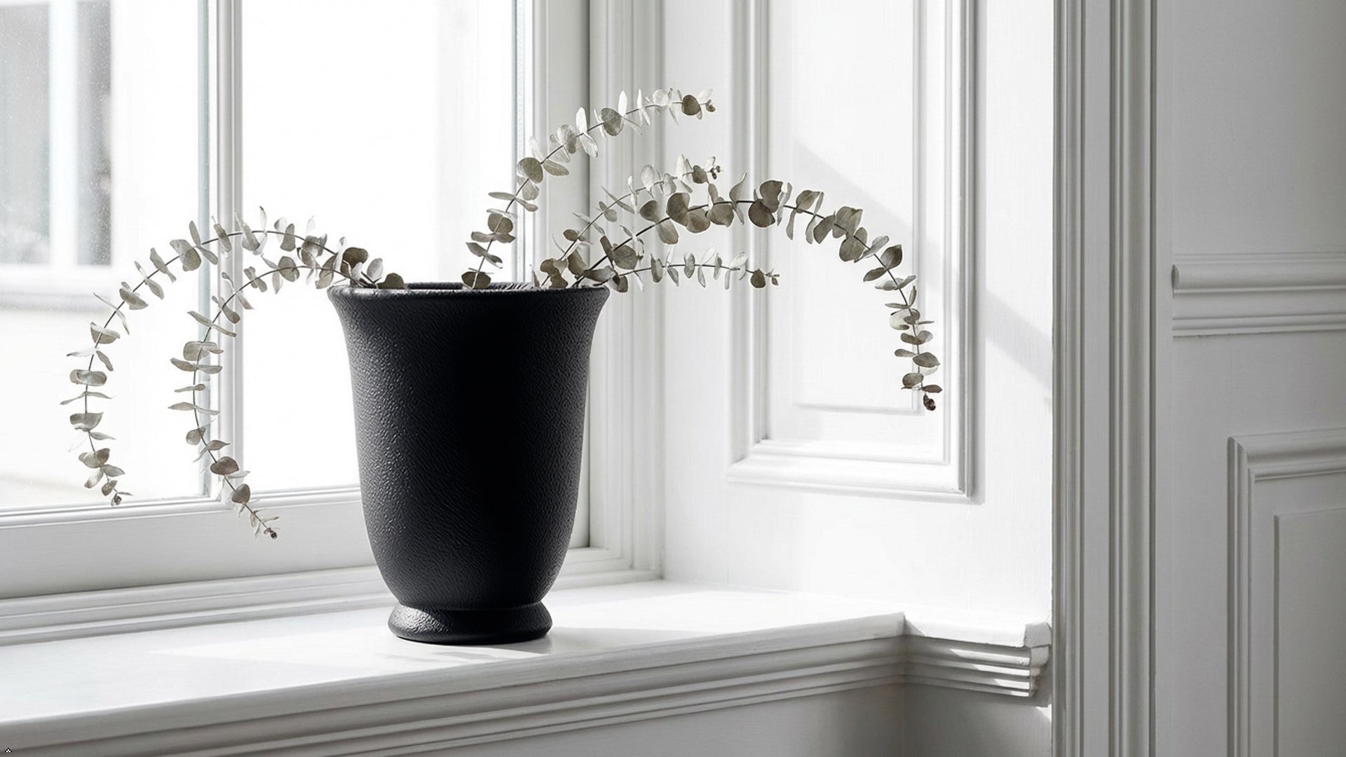 Graphite Textured Cement Planter – Sculptural Black Pot