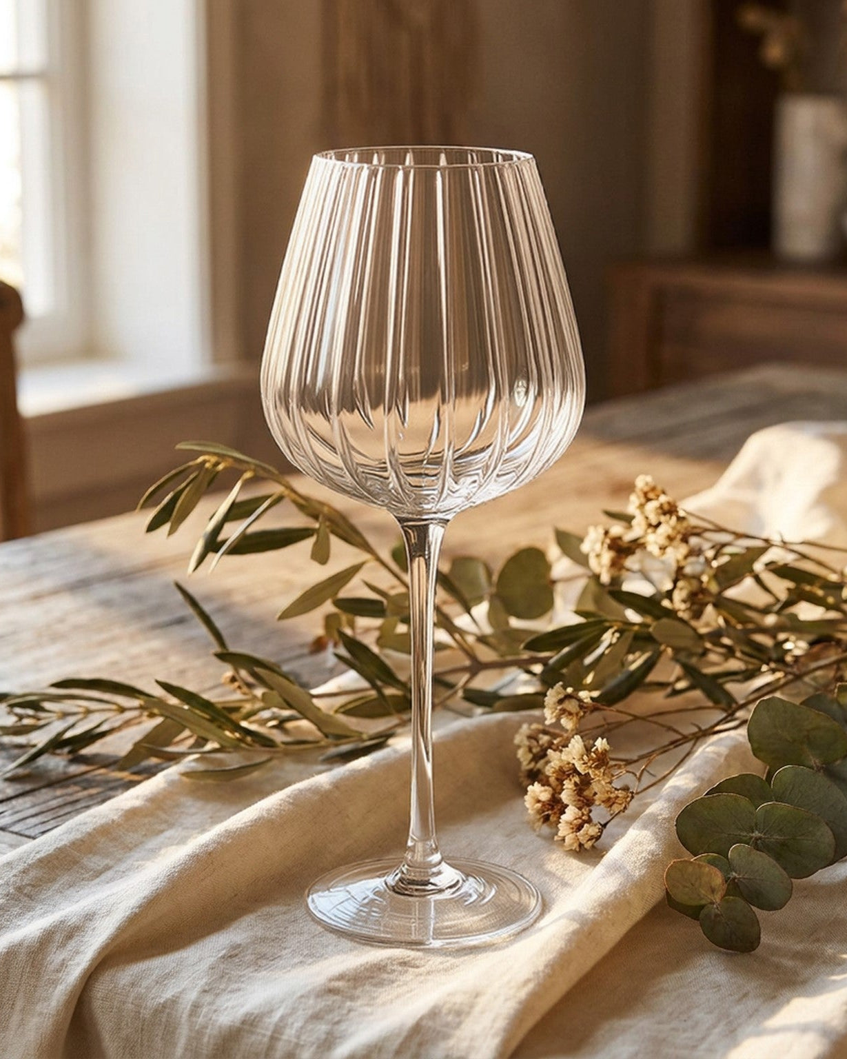 Elegant Ribbed Wine Glass 